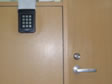 暗証番号の施錠ドア